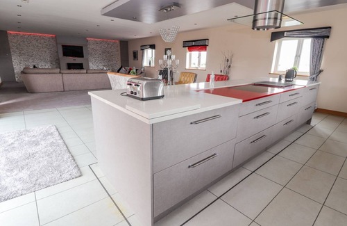 Towyn Cottage | THE WENDOVER, pet friendly, luxury holiday cottage in Towyn