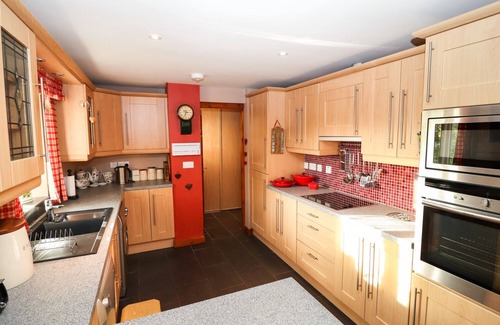 Hendrerwydd Cottage | THE WEST WING, pet friendly, character holiday cottage in Bodfari