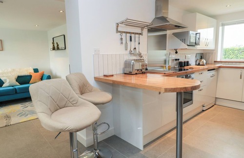 Potterne Cottage | THE WEST WING, romantic, with a garden in Potterne