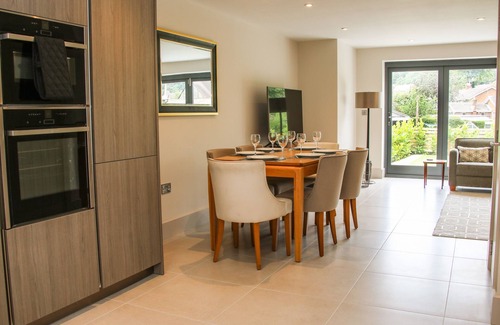 Much Wenlock Cottage | THE WHEATLANDS, family friendly, with a garden in Much Wenlock