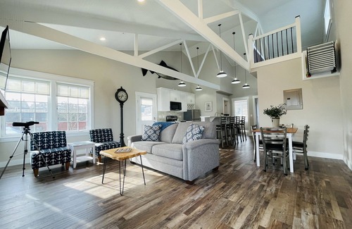 Astoria House | The Wheelhouse on Pier 11