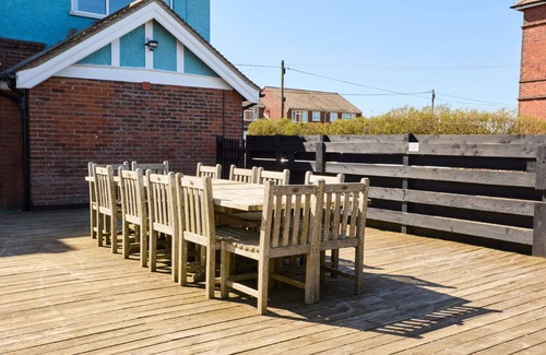 Mundesley Cottage | The Whim - sleeps 14 guests in 7 bedrooms