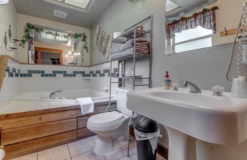 Norman Bed & Breakfast | The Whispering Pines Inn Bed & Breakfast