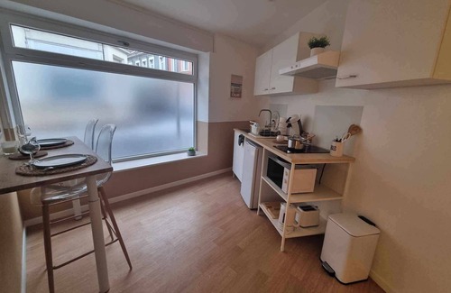 Gare Apartment | The White cosy, maxi studio in the city center, 1 km from the train station, tourism/business