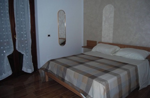 Mercato San Severino Bed & Breakfast | The White House: a house surrounded by greenery and in the area of the bell tower of the same name!