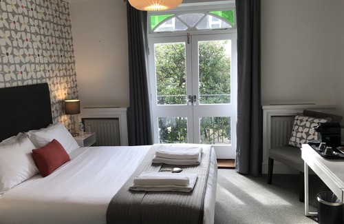 Kemptown Hotel | The White House