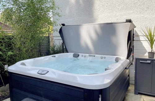 Worthing Cottage | The White House Retreat