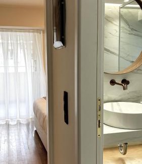 Palaio Faliro Apartment | The White Marble - Spacious, 4BR, 2BA by BnC