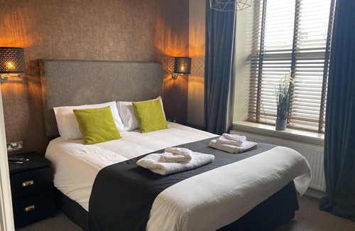 Yeadon House | The White Swan