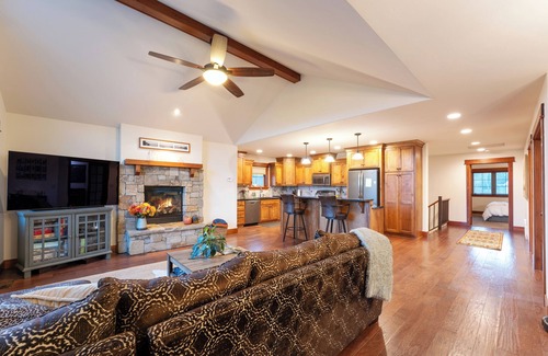 Whitefish House | The Whitefish Stumptown (LT)- 90 Day Min, Private Hot Tub + Walk to Whitefish Lake State Park!