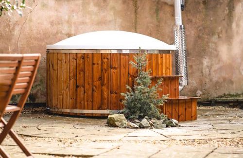 Pontesbury House | The Wilderness