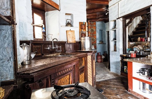 Almora House | The Wilderness Retreat A British Estate 2BR in Almora by Homeyhuts
