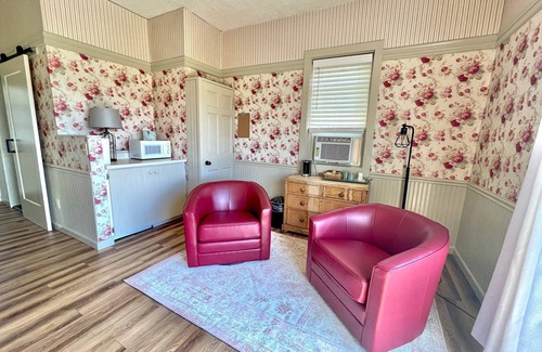 Lyndon Hotel | The Wildflower Inn