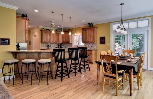 Norge House | The Williamsburg Retreat - Gorgeous Private Acreage