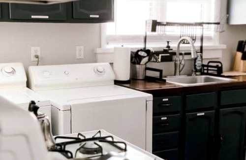 Champaign House | The Willis: 1bd-1bth-sleeps 4