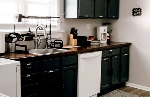 Champaign House | The Willis: 1bd-1bth-sleeps 4