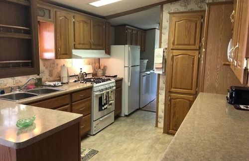 Valois House | The Willow-Seneca Lake-Countryside-Hot Tub-Wine Trail - Pets, Across Road From Wiemer Vineyard