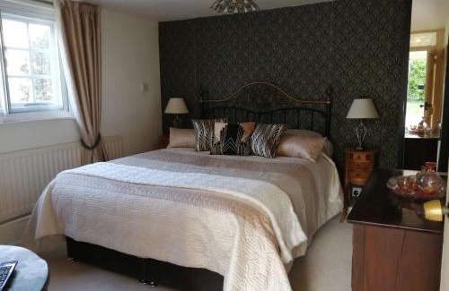 Shillingstone Bed & Breakfast | The Willows