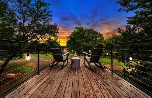 Waco House | The Windmill - Container Home Near Baylor/Magnolia