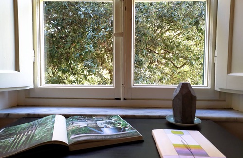 Lucca Apartment | The window on the park