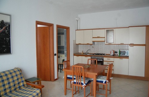 Borgo Roma Apartment | The Window to the Park