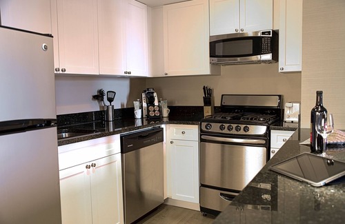 Logan Square Hotel | The Windsor Suites
