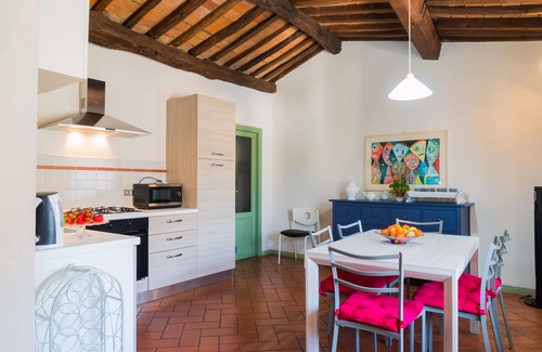 Pistoia Apartment | The wisteria, elegant apt old town