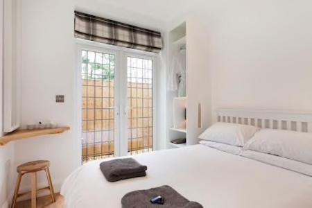 West Bridgford Apartment | The Woodpecker Snug