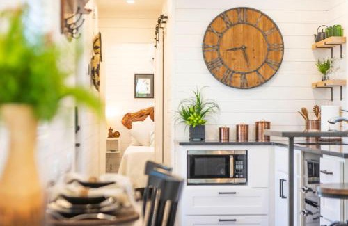 Waco House | The Woods- Container Tiny House 12 min to Magnolia/Baylor/Downtown