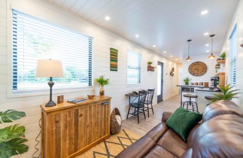 Waco House | The Woods- Container Tiny House 12 min to Magnolia/Baylor/Downtown