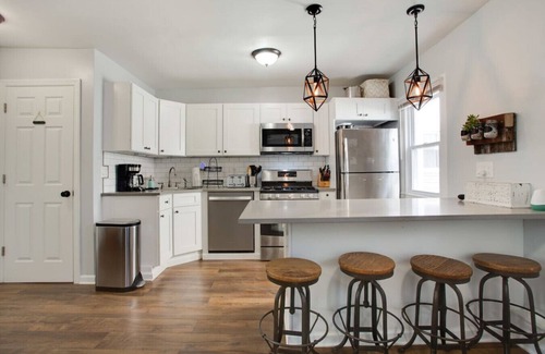 Ampere Apartment | The Wow on Willow Bloomfield