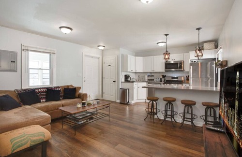 Ampere Apartment | The Wow on Willow Bloomfield