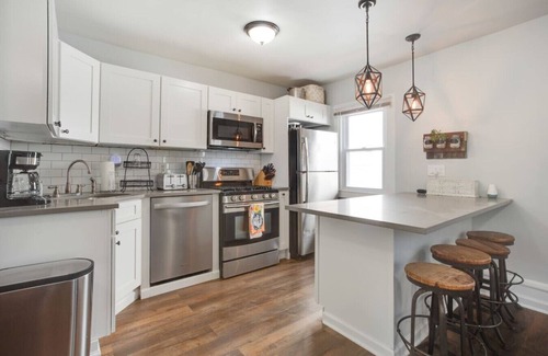 Ampere Apartment | The Wow on Willow Bloomfield