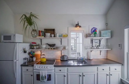 Uptown Cottage | The Wren Guesthouse