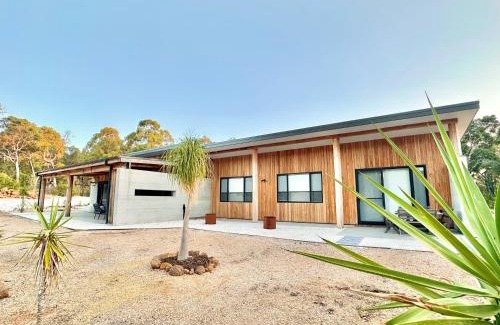 Yallingup House | The Yallingup House, 5 mins to beach