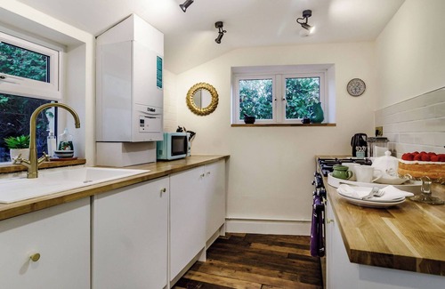 Framlingham Cottage | The Yellow Cottage On The Hill