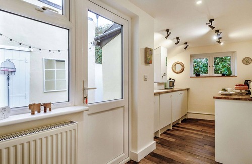 Framlingham Cottage | The Yellow Cottage On The Hill