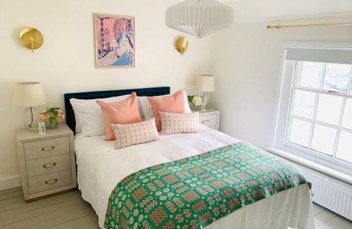 Framlingham House | The Yellow cottage on the hill.