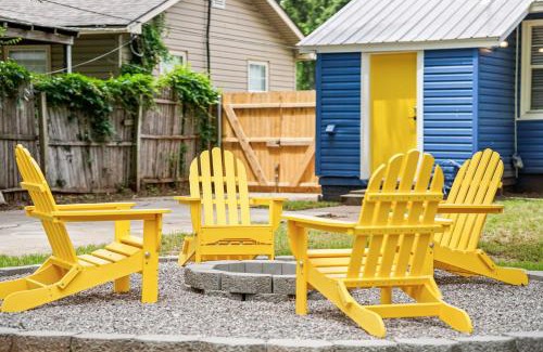 Norman House | The Yellow Door House Walk To Ou Cozy Vibes