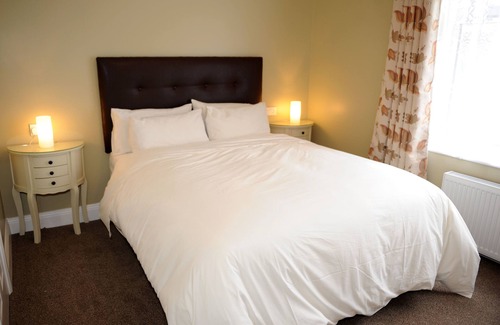 Navan Bed & Breakfast | The Yellow House B&B