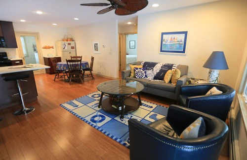 Egg Harbor House | THE YELLOW HOUSE IN EGG HARBOR -Premier Status, Walk to all Egg Harbor Locations