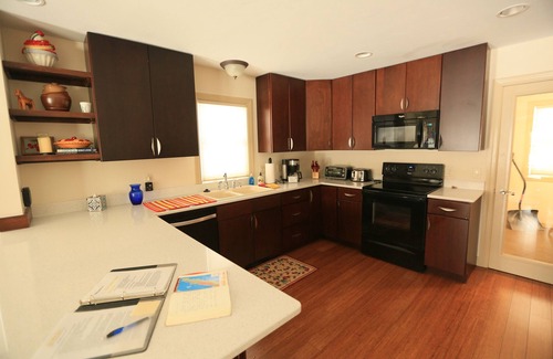 Egg Harbor House | THE YELLOW HOUSE IN EGG HARBOR -Premier Status, Walk to all Egg Harbor Locations