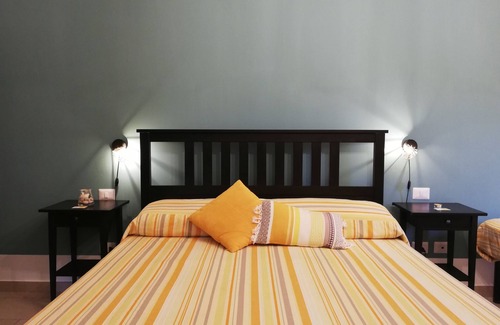 Isola Sacra Bed & Breakfast | The Yellow House