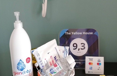 Isola Sacra Bed & Breakfast | The Yellow House