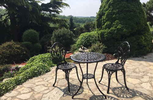 Saint-Epain House | The Yellow House - large gite with swimming pool - table soccer