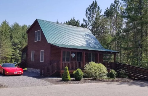 Wells Cabin | The Yogi, Family & Dog-Friendly Adirondack Cabin on Lake Algonquin