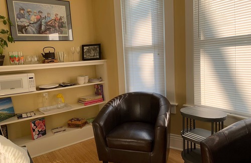 Ridgeway Apartment | The York House Boutique Suit, Minutes to Crystal Beach.20 Minutes to the Falls.