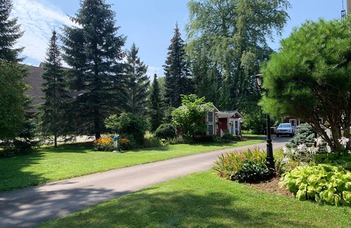 Ridgeway Apartment | The York House Boutique Suit, Minutes to Crystal Beach.20 Minutes to the Falls.