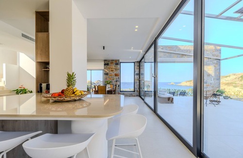 Lygaria Villa | Theasea,beachfront,next to all amenities,Heraklion