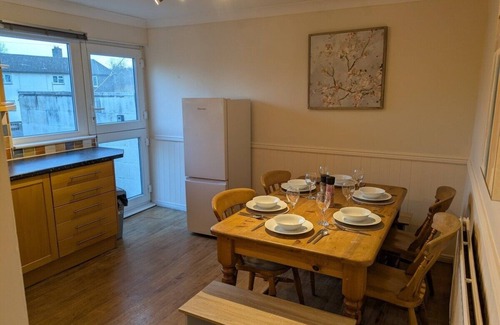 Shrewsbury House | Theatre Severn Town House, Parking & Quarry Views